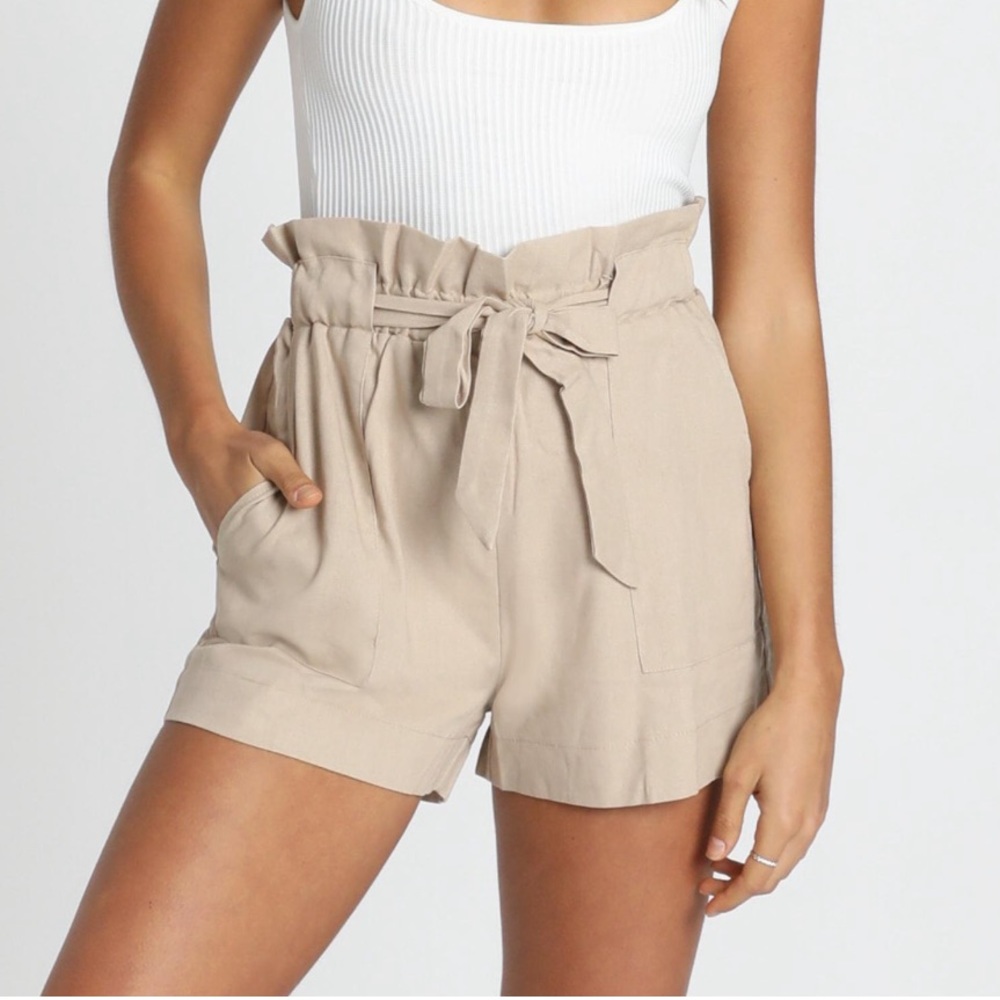 🤍 NWT Showpo All Rounder Shorts Beige Line…